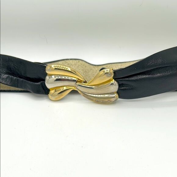 Vintage Black Leather Belt with Gold and Silver Scallop Buckle - Size S - Picture 1 of 5